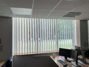 Installation of 75 vertical blinds 3 Blinds verticals